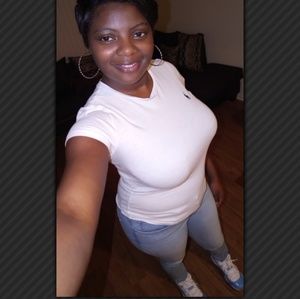 Meet your Posher, Monique